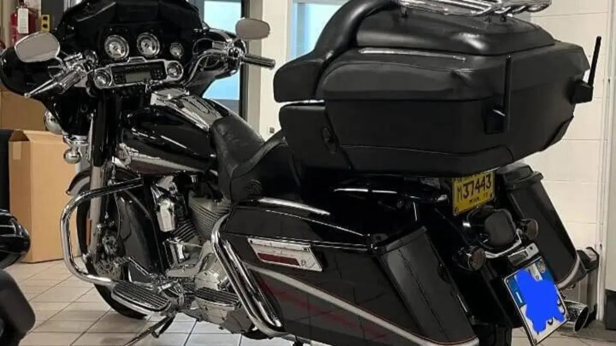 Harley-Davidson 1800 Electra Glide Ultra Classic (2005 - 06) - FLHTCUSE  (5)