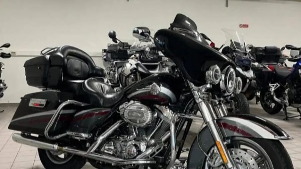 Harley-Davidson 1800 Electra Glide Ultra Classic (2005 - 06) - FLHTCUSE  (6)