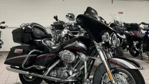 Harley-Davidson 1800 Electra Glide Ultra Classic (2005 - 06) - FLHTCUSE  (6)