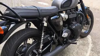 Triumph Bonneville T120 Black (2021 - 25) usata