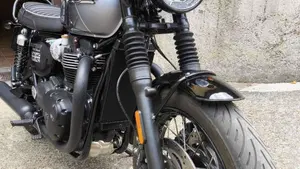 Triumph Bonneville T120 Black (2021 - 25)  (3)