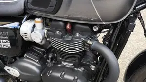 Triumph Bonneville T120 Black (2021 - 25)  (6)