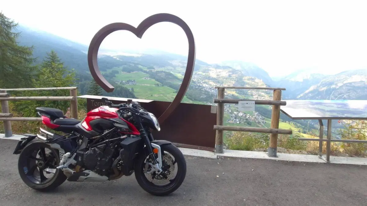 MV Agusta Brutale 1000 RS (2022 - 26)  (2)
