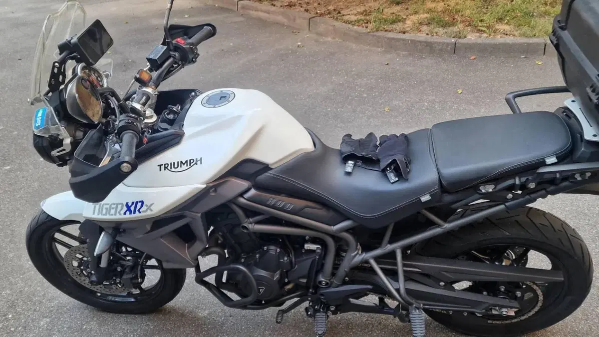 Triumph Tiger 800 XRx (2015 - 17)  (2)