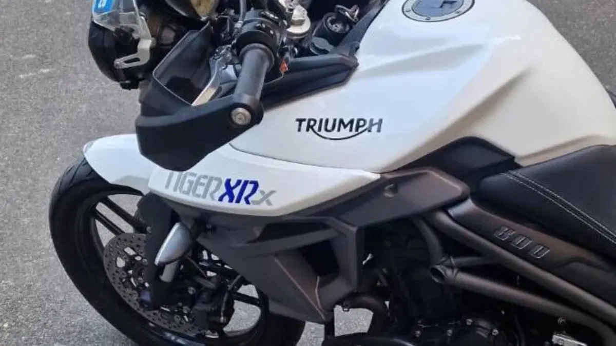 Triumph Tiger 800 XRx (2015 - 17)  (4)