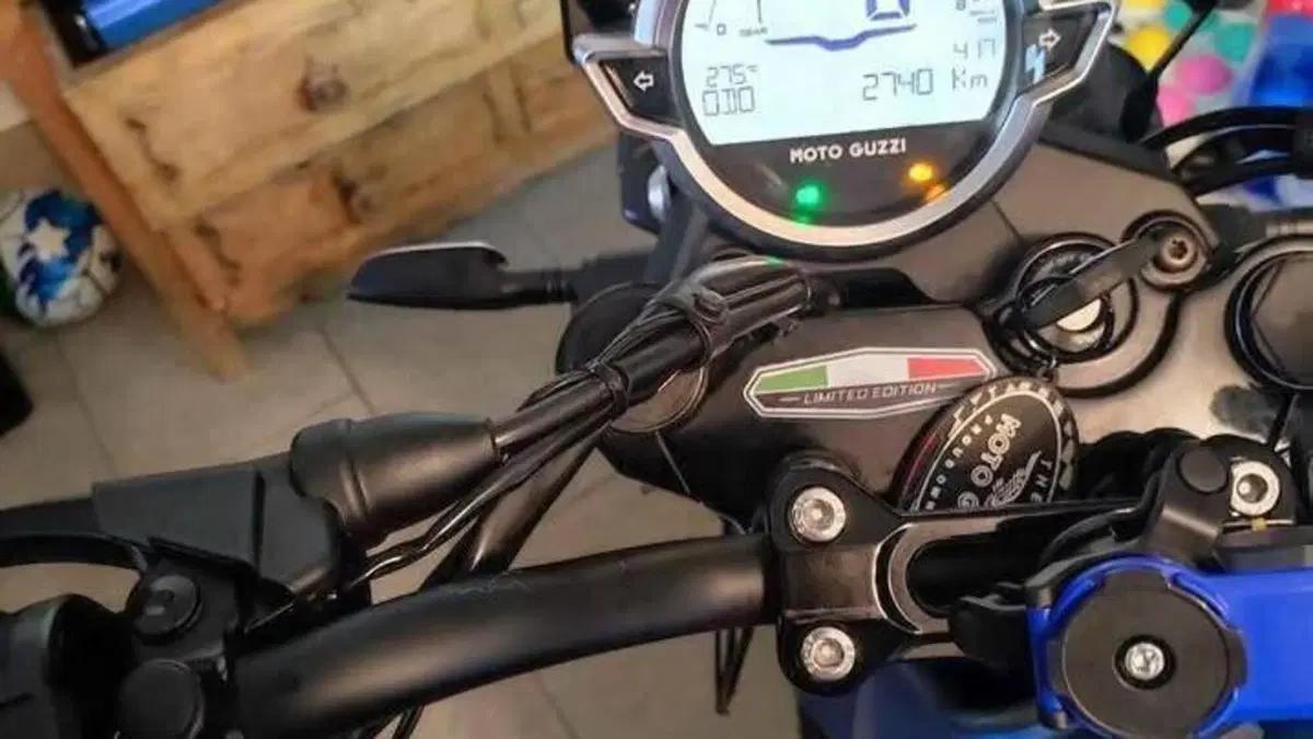 Moto Guzzi V7 Stone (2025 - 26)  (4)