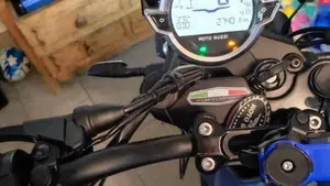 Moto Guzzi V7 Stone (2025 - 26)  (4)