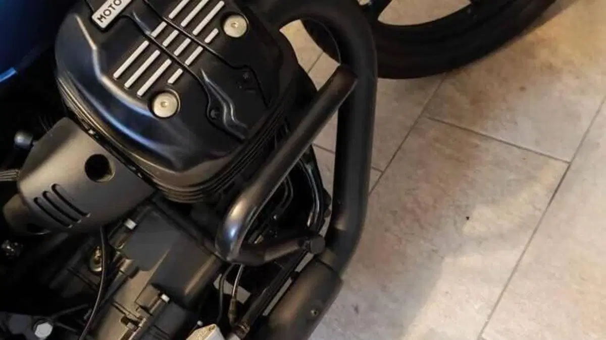 Moto Guzzi V7 Stone (2025 - 26)  (5)