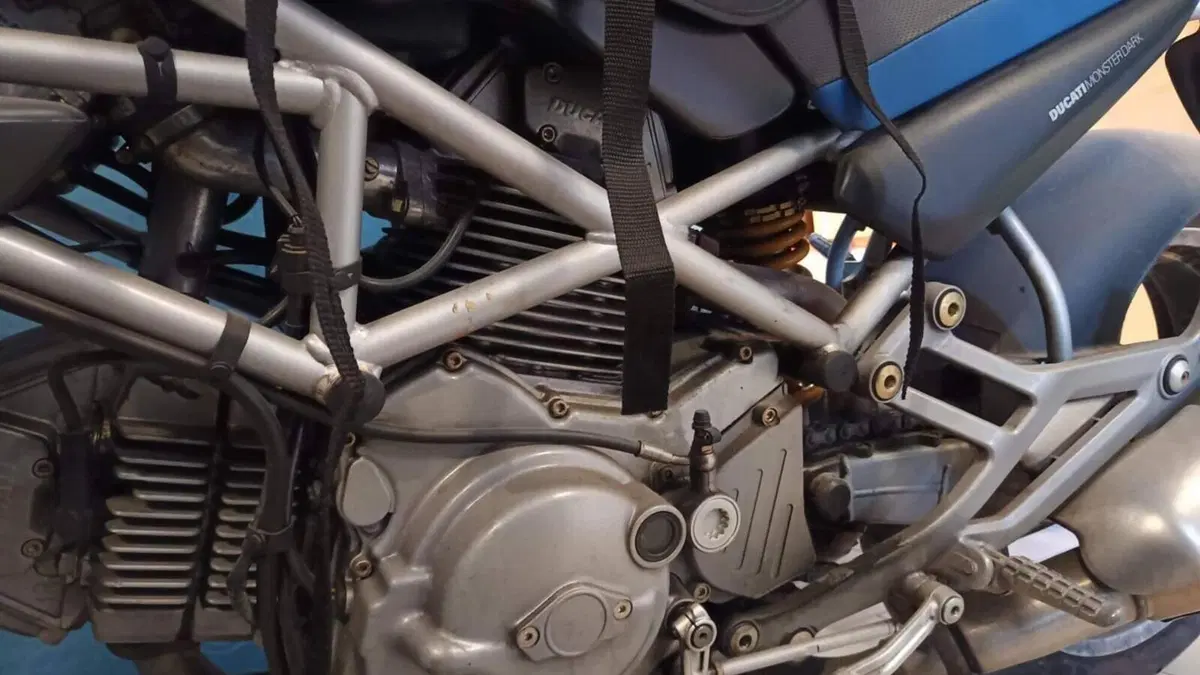 Ducati Monster 600 City Dark (1998 - 02)  (5)