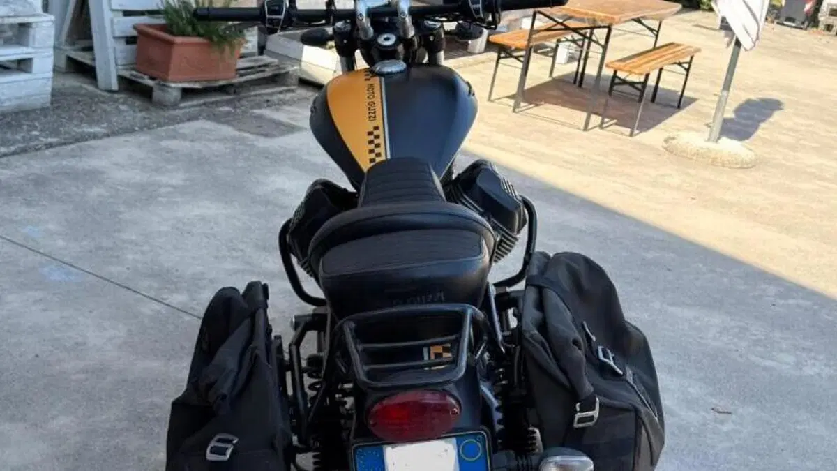 Moto Guzzi V9 Bobber (2016 - 18) 