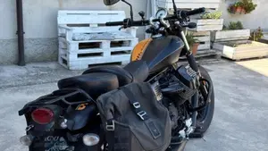 Moto Guzzi V9 Bobber (2016 - 18)  (2)