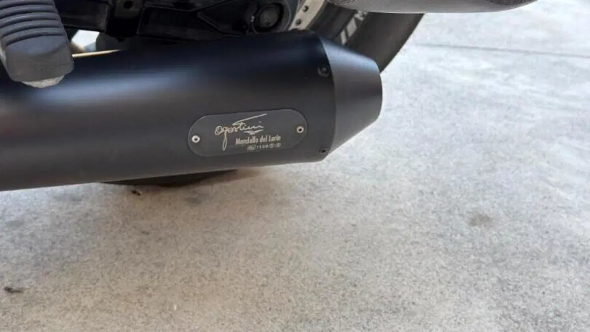 Moto Guzzi V9 Bobber (2016 - 18)  (6)