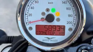 Moto Guzzi V9 Bobber (2016 - 18)  (7)