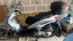 Piaggio Beverly S 250 i.e.  (2)