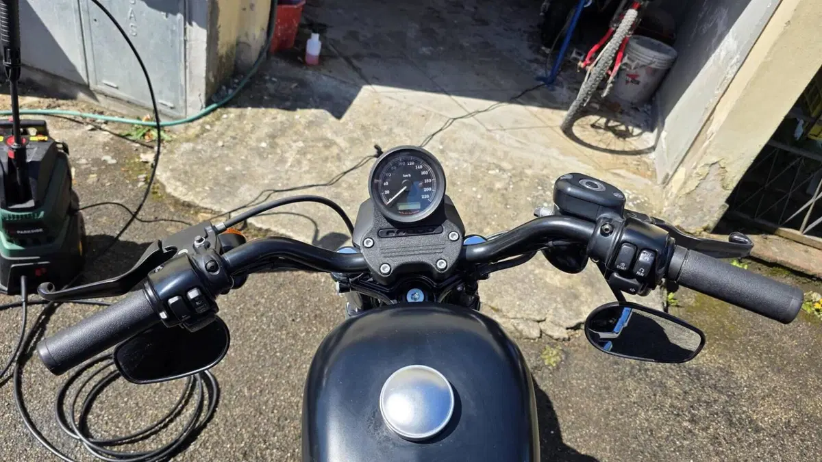 Harley-Davidson 883 Iron (2009 - 11) - XL 883N  (14)