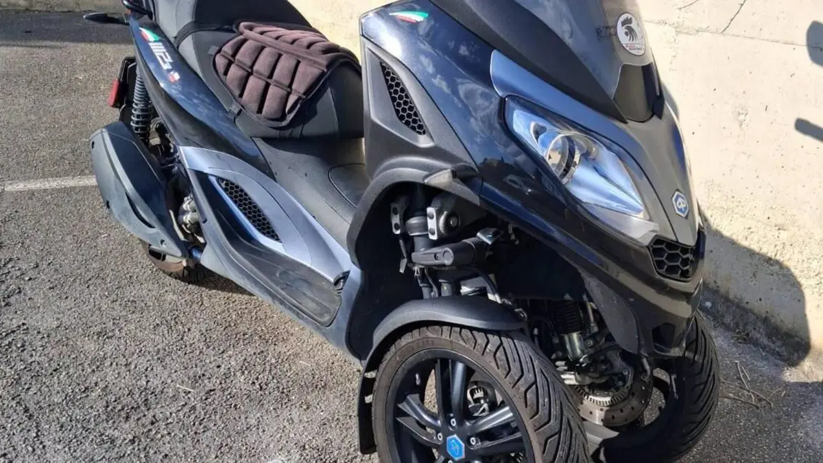 Piaggio MP3 300 ABS Hpe (2021 - 24)  (2)