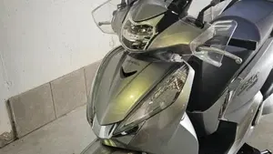 Honda SH 300 i ABS (2016 - 20)  (2)