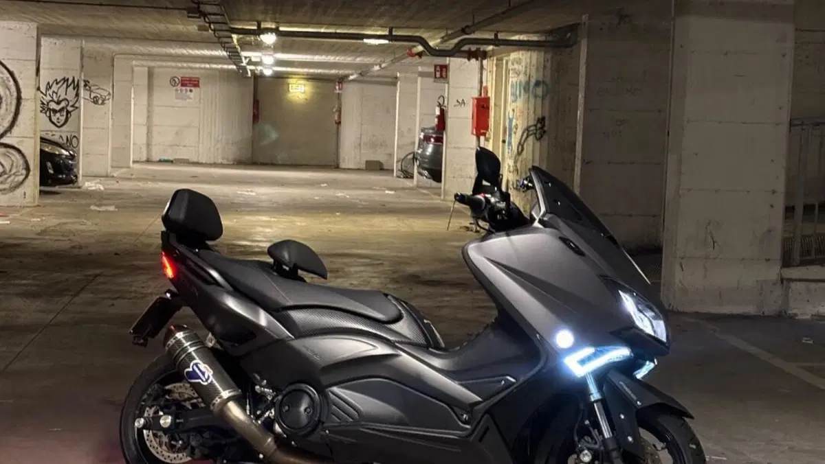 Yamaha T-Max 530 ABS (2015 - 17)  (2)