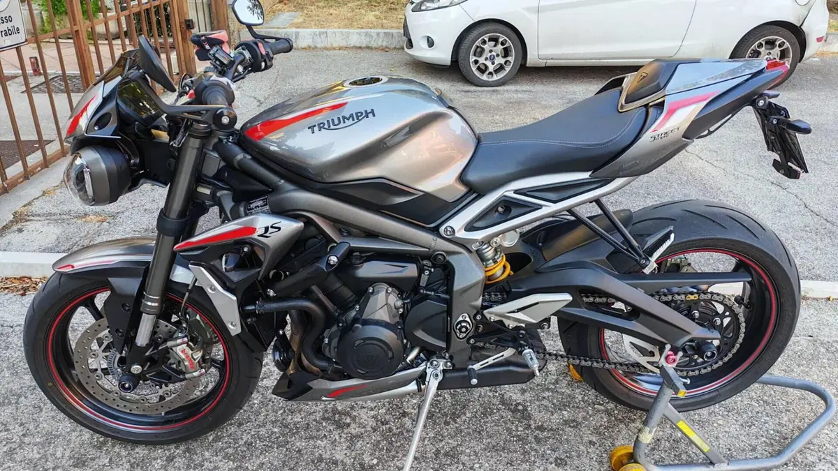 Triumph Street Triple RS (2020 - 22)  (2)