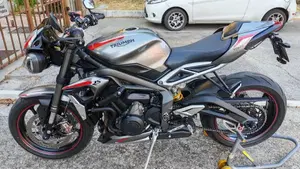 Triumph Street Triple RS (2020 - 22)  (2)