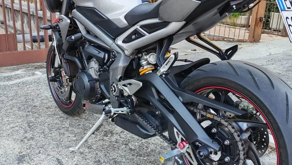 Triumph Street Triple RS (2020 - 22)  (4)
