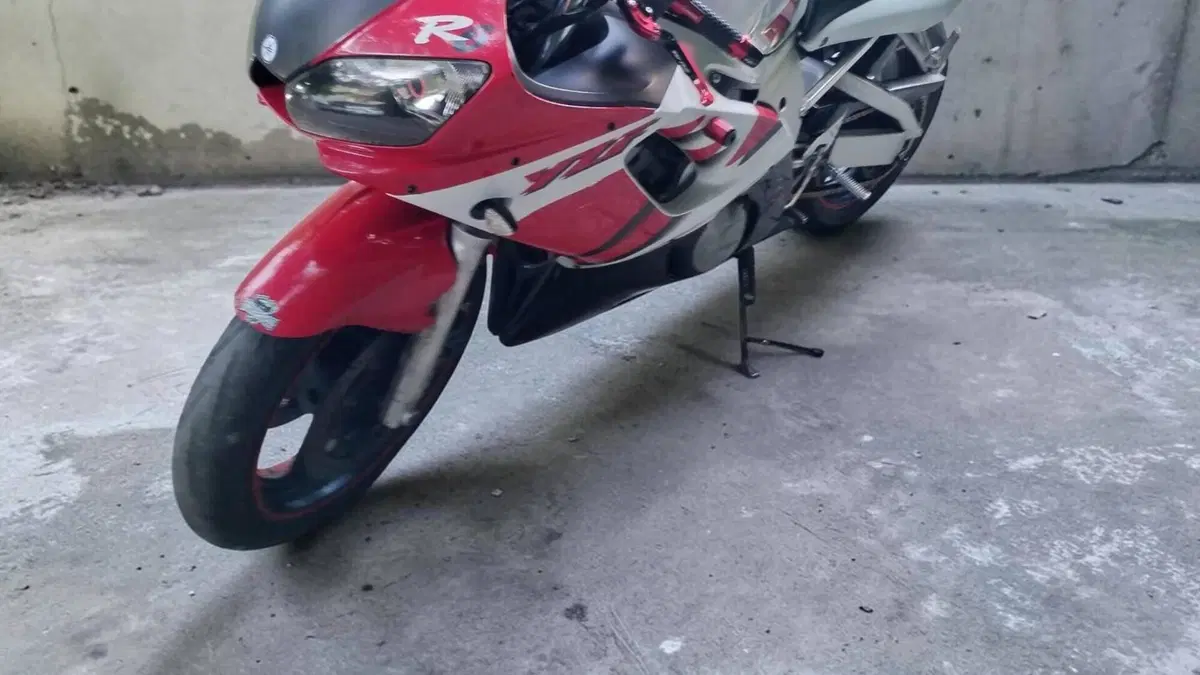 Yamaha YZF R6 (2001 - 02)  (2)