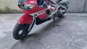 Yamaha YZF R6 (2001 - 02)  (2)