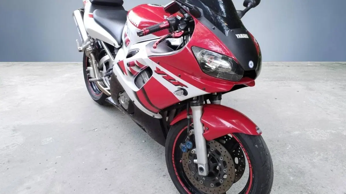Yamaha YZF R6 (2001 - 02)  (3)