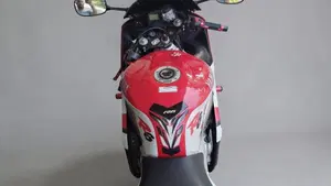 Yamaha YZF R6 (2001 - 02)  (4)