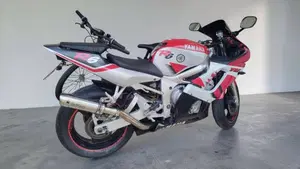 Yamaha YZF R6 (2001 - 02)  (5)