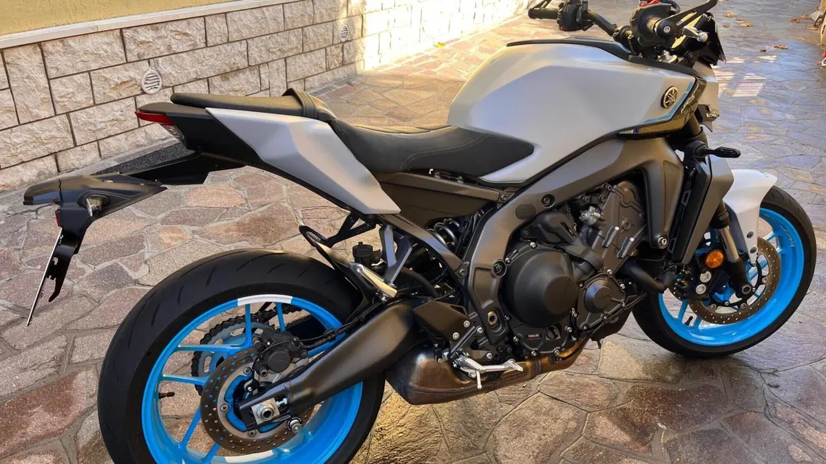 Yamaha MT-09 Y-AMT (2024 - 26)  (2)