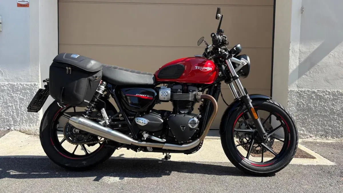 Triumph Street Twin 900 (2019 - 20)  (2)
