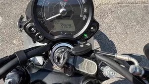 Triumph Street Twin 900 (2019 - 20)  (7)