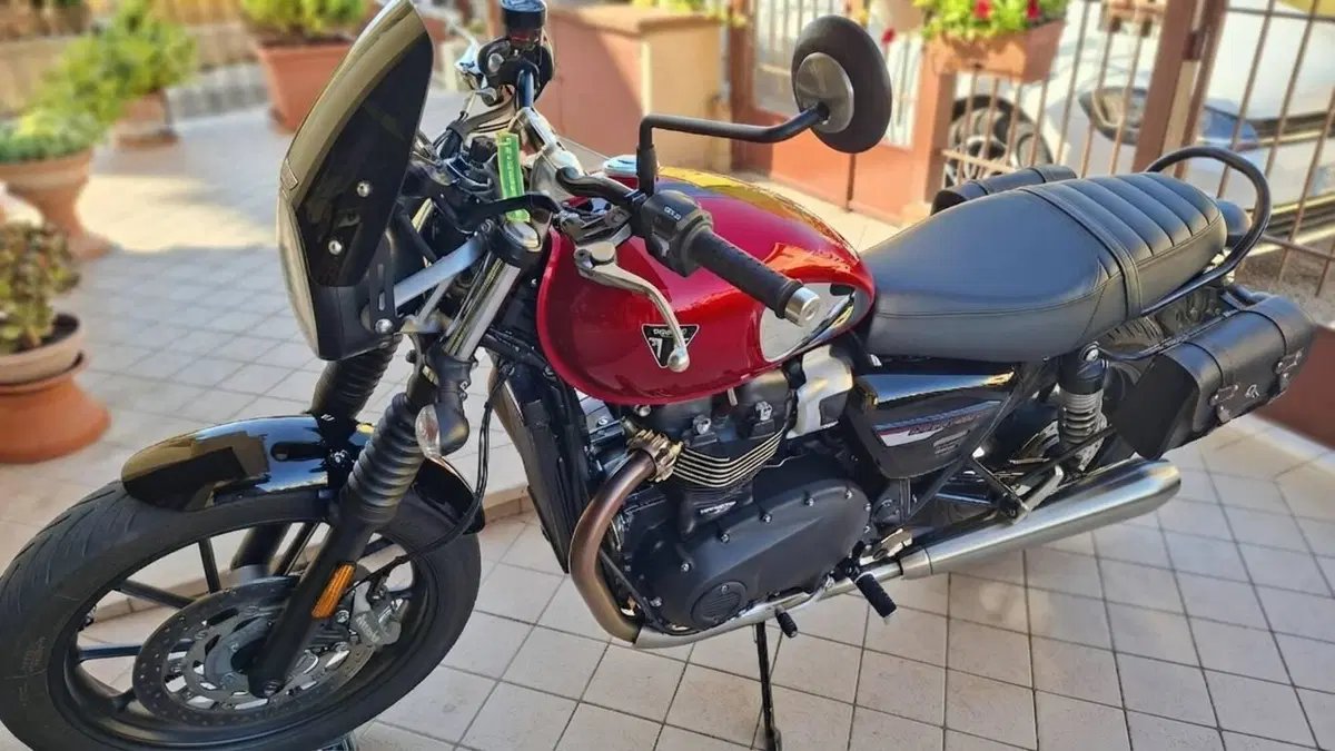 Triumph Speed Twin 900 Chrome Edition (2023)  (5)