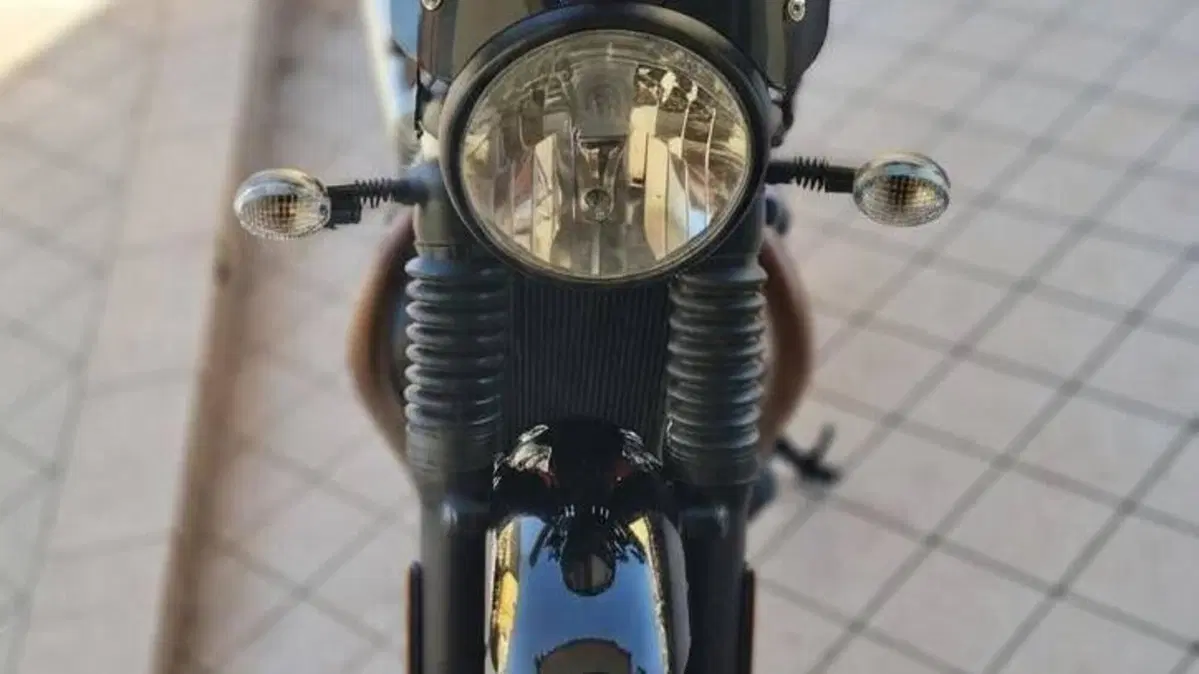 Triumph Speed Twin 900 Chrome Edition (2023)  (4)
