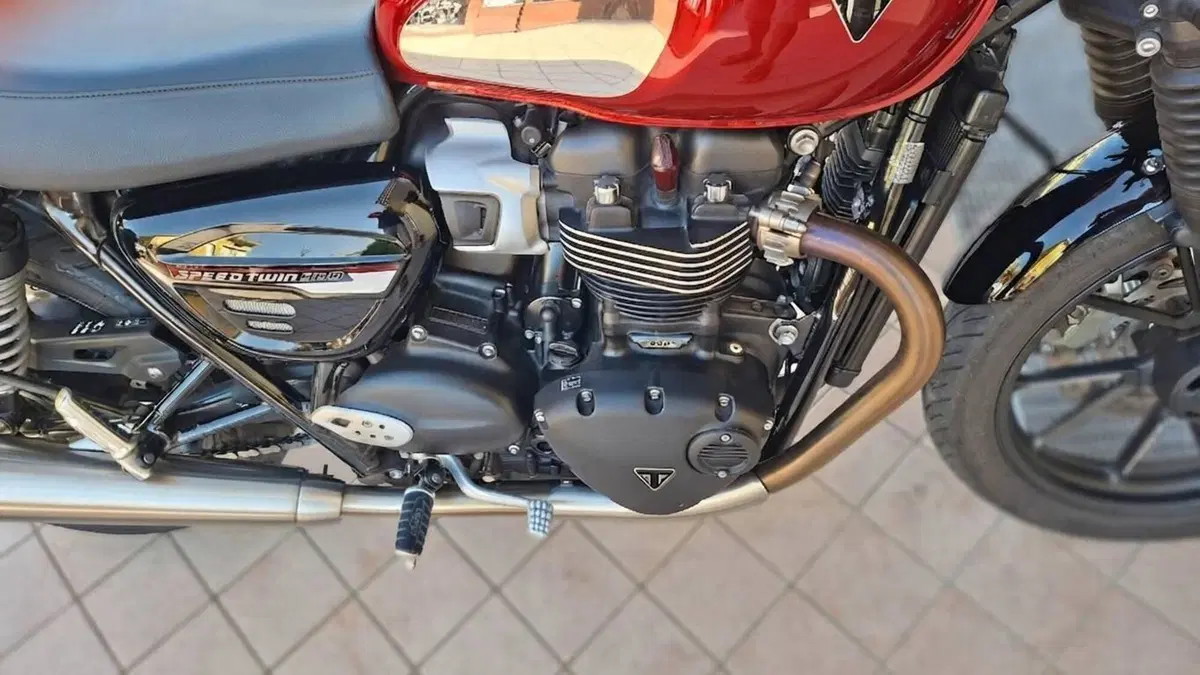 Triumph Speed Twin 900 Chrome Edition (2023)  (6)