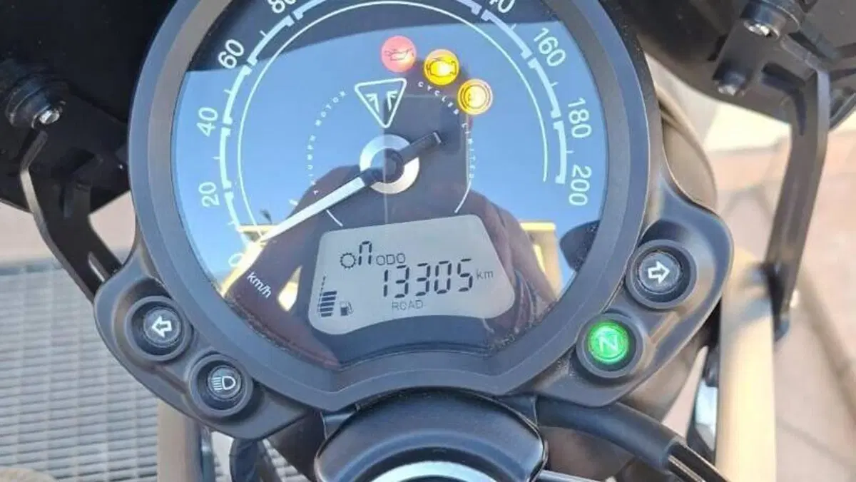 Triumph Speed Twin 900 Chrome Edition (2023)  (8)