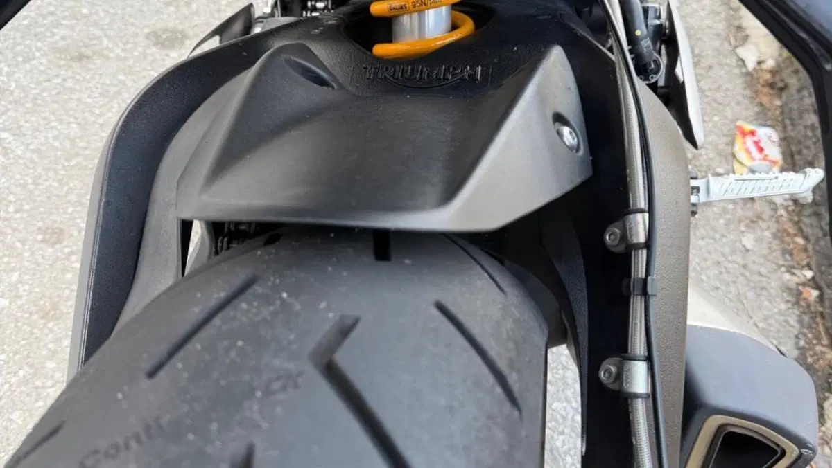 Triumph Street Triple 765 RS (2023 - 26)  (8)