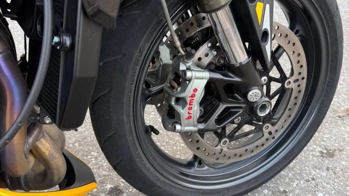 Triumph Street Triple 765 RS (2023 - 26)  (9)
