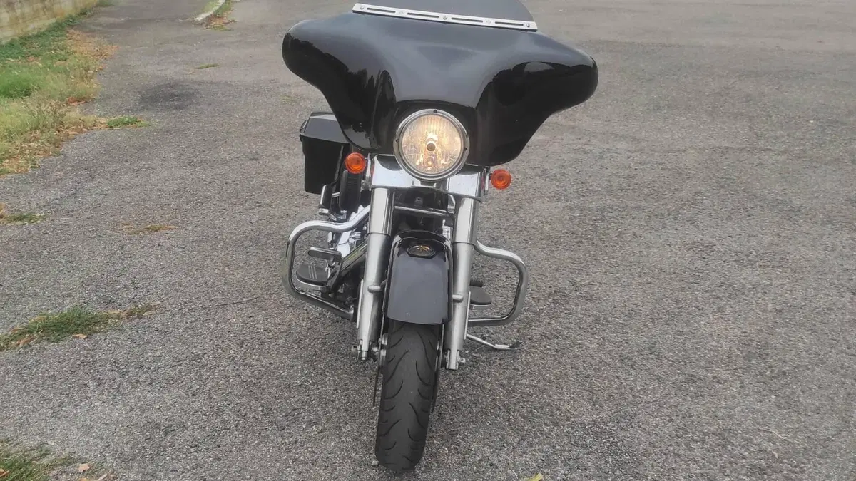 Harley-Davidson 1690 Street Glide (2011 - 13) - FLHX  (2)