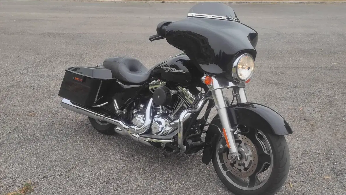 Harley-Davidson 1690 Street Glide (2011 - 13) - FLHX  (3)