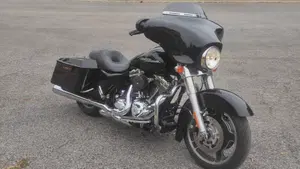 Harley-Davidson 1690 Street Glide (2011 - 13) - FLHX  (3)