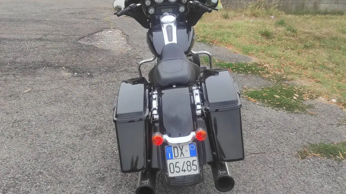 Harley-Davidson 1690 Street Glide (2011 - 13) - FLHX  (4)