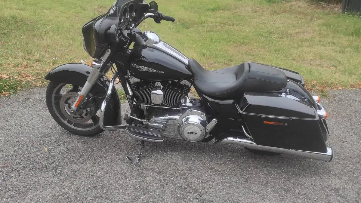 Harley-Davidson 1690 Street Glide (2011 - 13) - FLHX  (5)