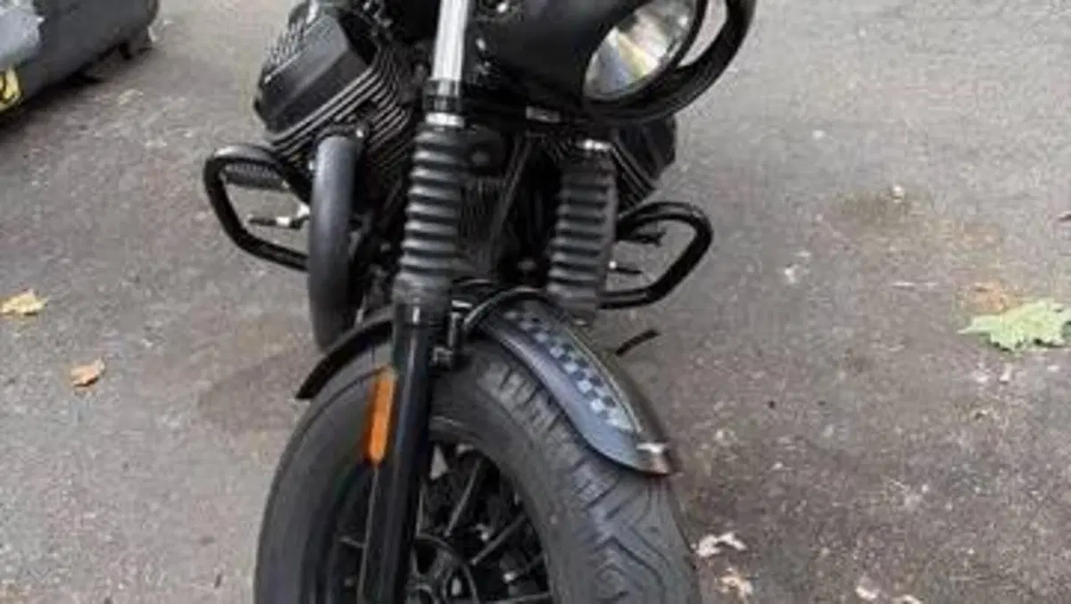 Moto Guzzi V9 Bobber (2018 - 20)  (2)