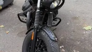 Moto Guzzi V9 Bobber (2018 - 20)  (2)