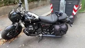 Moto Guzzi V9 Bobber (2018 - 20)  (3)