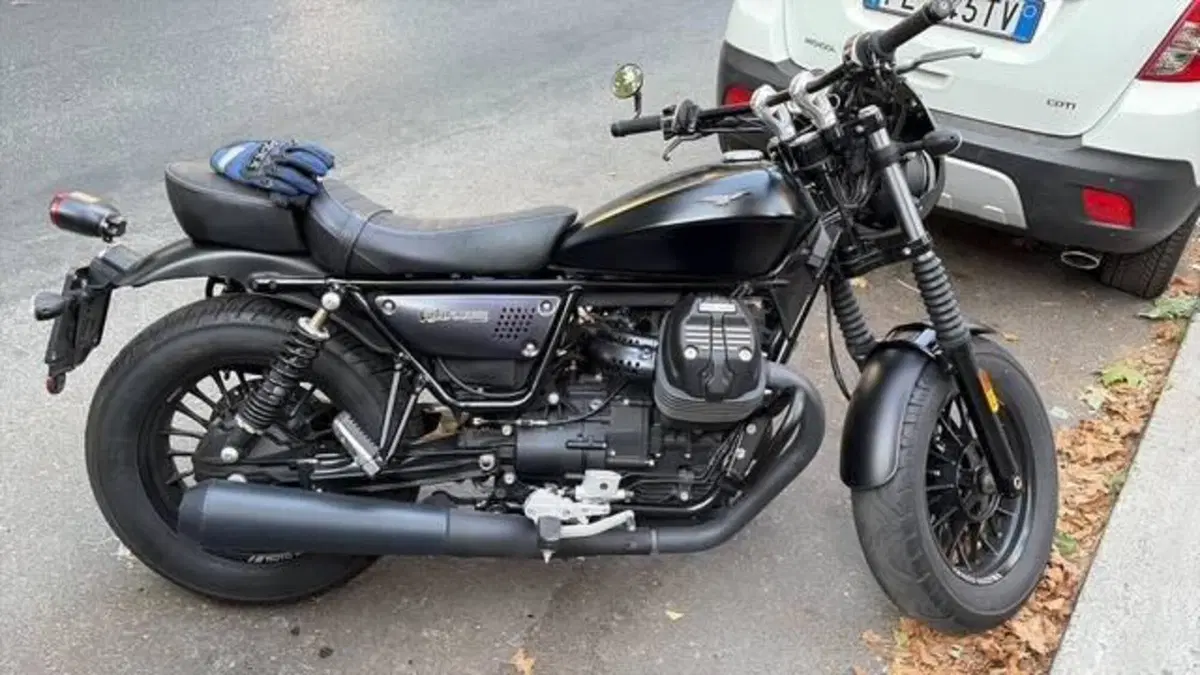 Moto Guzzi V9 Bobber (2018 - 20)  (4)