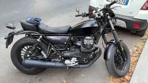 Moto Guzzi V9 Bobber (2018 - 20)  (4)