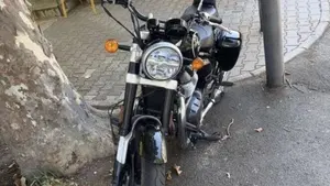 Royal Enfield Super Meteor 650 (2023 - 26)  (4)